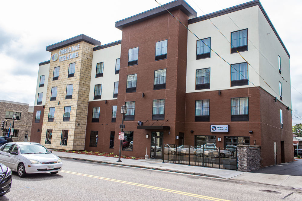 Cobblestone Hotel & Suites - Chippewa Falls Exterior photo