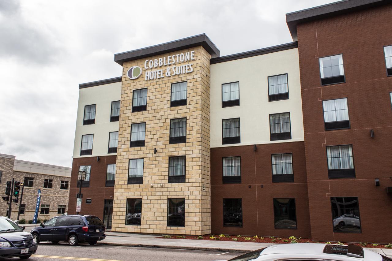 Cobblestone Hotel & Suites - Chippewa Falls Exterior photo