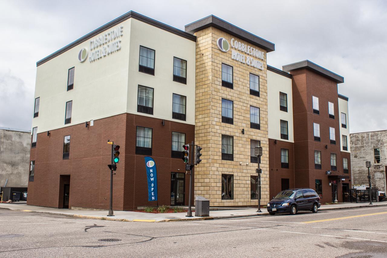 Cobblestone Hotel & Suites - Chippewa Falls Exterior photo